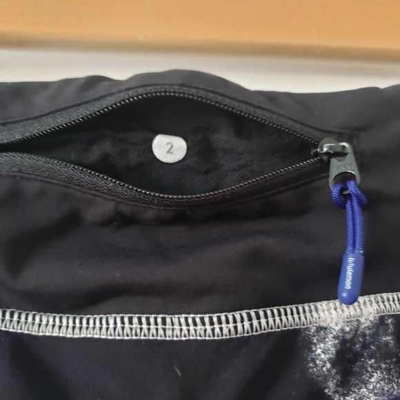 Lululemon Speed Up Short Milky Way Galaxy Blue Cream Black sz 2 - Picture 7 of 7